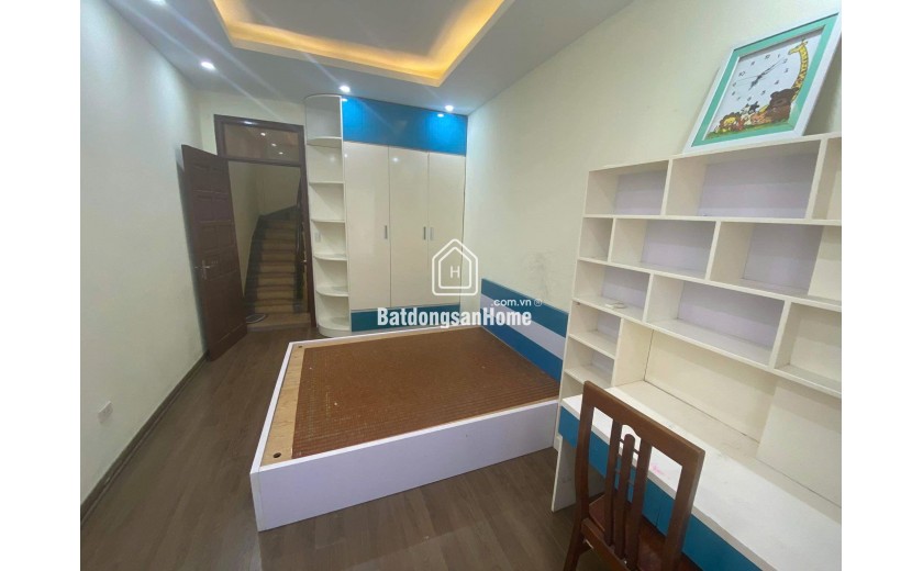 Cho thuê nhà nguyên căn ngõ 327 Trần Đại Nghĩa, 4 tầng, 30m2, 2 ngủ, chỉ 9tr - Full nội thất